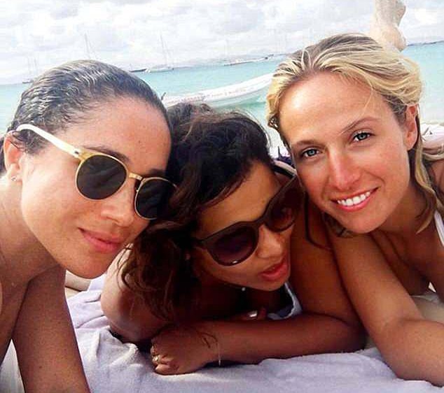 Meghan Markle de férias com amigas em uma foto antiga (Foto: Instagram)