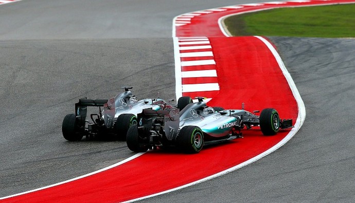 Lewis Hamilton passa Nico Rosberg na largada do GP dos EUA (Foto: Getty Images) Lewis Hamilton passa Nico Rosberg na largada do GP dos EUA (Foto: Getty Images)