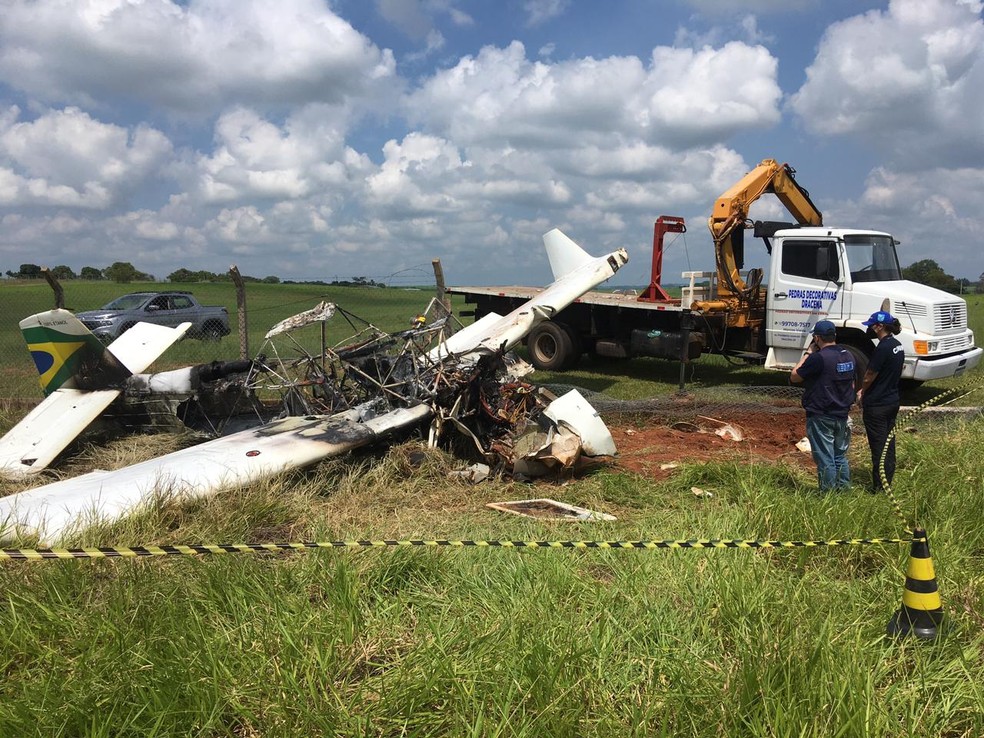 Serviços Regionais de Investigação e Prevenção de Acidente Aeronáuticos (Seripa) fez a perícia no Aeroporto Estadual de Dracena — Foto: Carlos Volpi/TV Fronteira