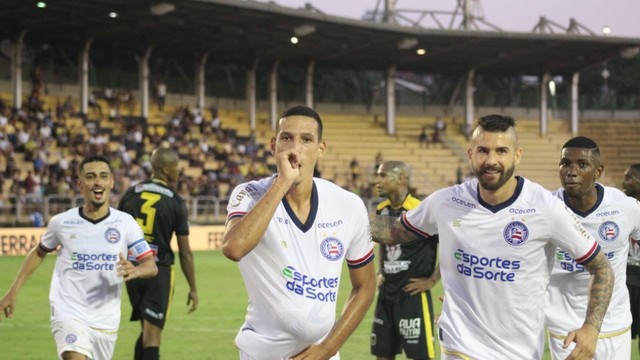 Gabriel Xavier comemora gol pelo Bahia