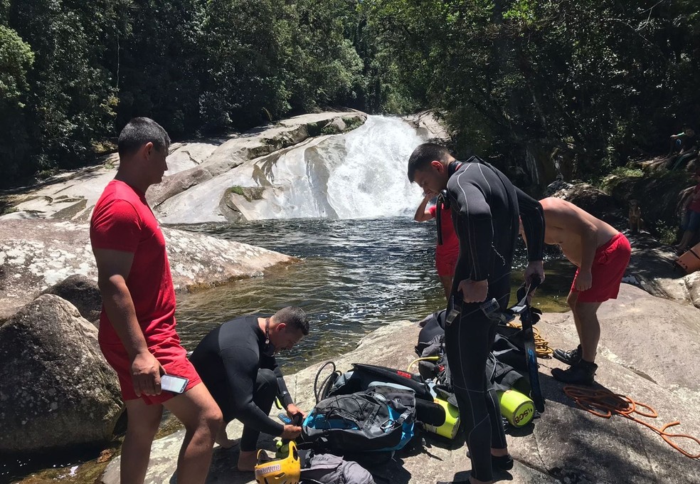 Turista de 34 anos morre afogado em cachoeira de São Sebastião, SP. — Foto: Divulgação/Corpo de Bombeiros