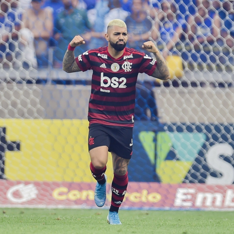 Gabriel comemora gol pelo Flamengo diante do Cruzeiro — Foto: Douglas Magno/BP Filmes.