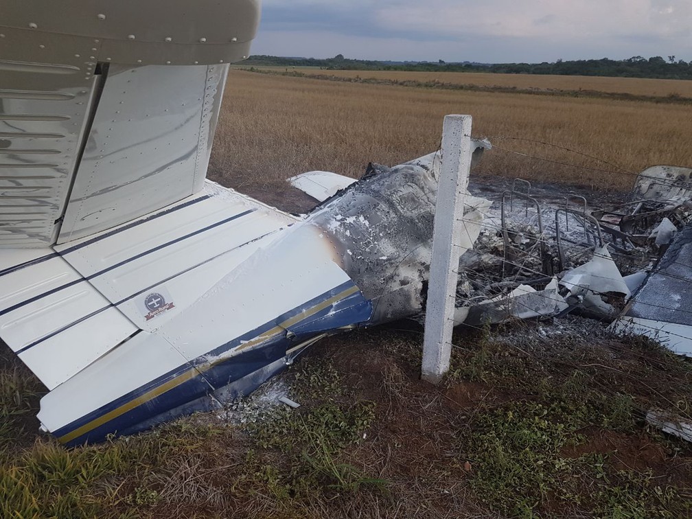 Avi&atilde;o pega fogo e duas pessoas ficam feridas em MS, dizem bombeiros (Foto: G1 MS)