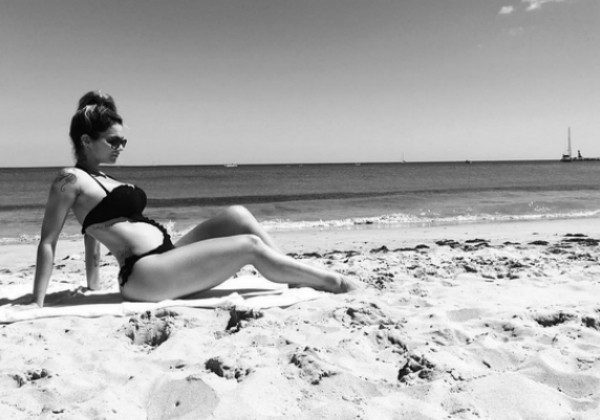 Kelly Key mostra barriga de grávida ao posar na praia (Foto: Reprodução/Instagram)