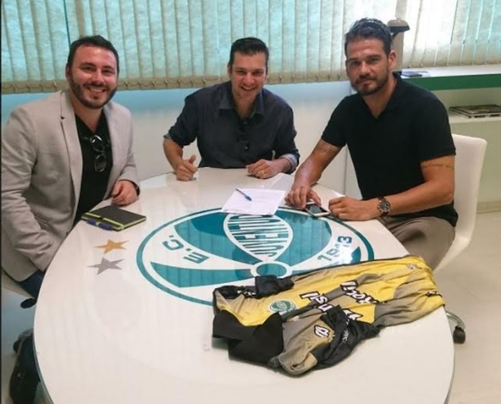 Sondado por clubes da Série A, Matheus Cavichioli renova ...