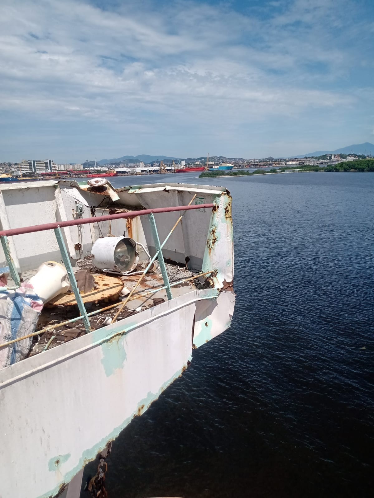 Navio São Luiz, que colidiu com a Ponte Rio-Niterói, está atracado no Armazém 13, Região Portuária do Rio — Foto: Divulgação
