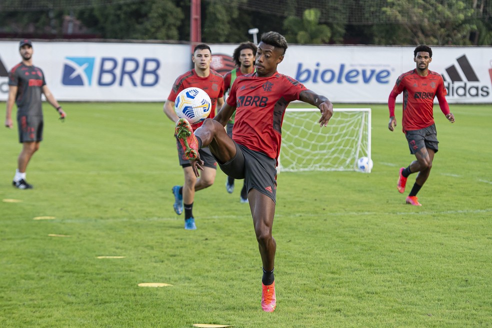Bruno Henrique no treino do Flamengo nesta sexta — Foto: Alexandre Vidal/Flamengo