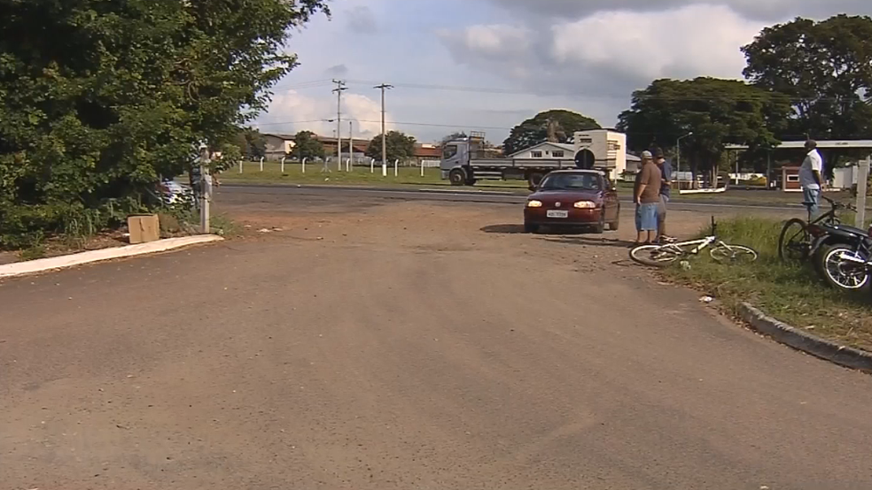 Com acesso fechado, comerciantes alegam que teriam queda no faturamento (Foto: Reprodução/TV TEM)