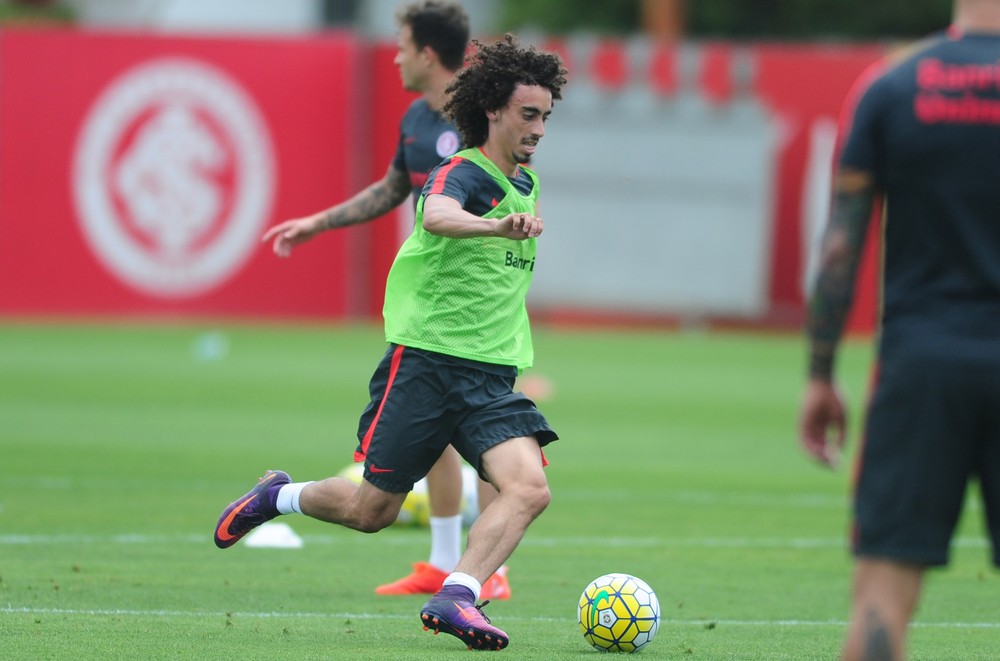 Valores, salário e falta de preço fixado fazem Cruzeiro descartar Valdívia