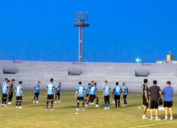 Braian treina com o grupo antes da estreia do Grêmio na Copa do Brasil
