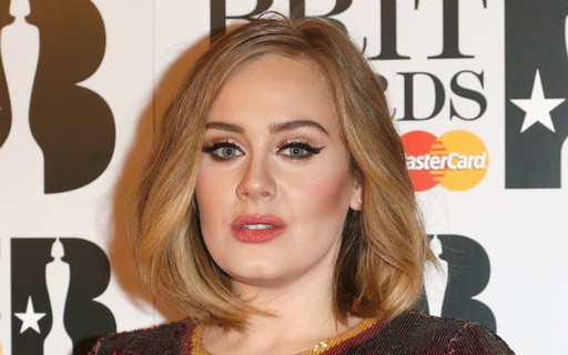 Em tutorial, maquiador da cantora Adele ensina como fazer o olho delineado