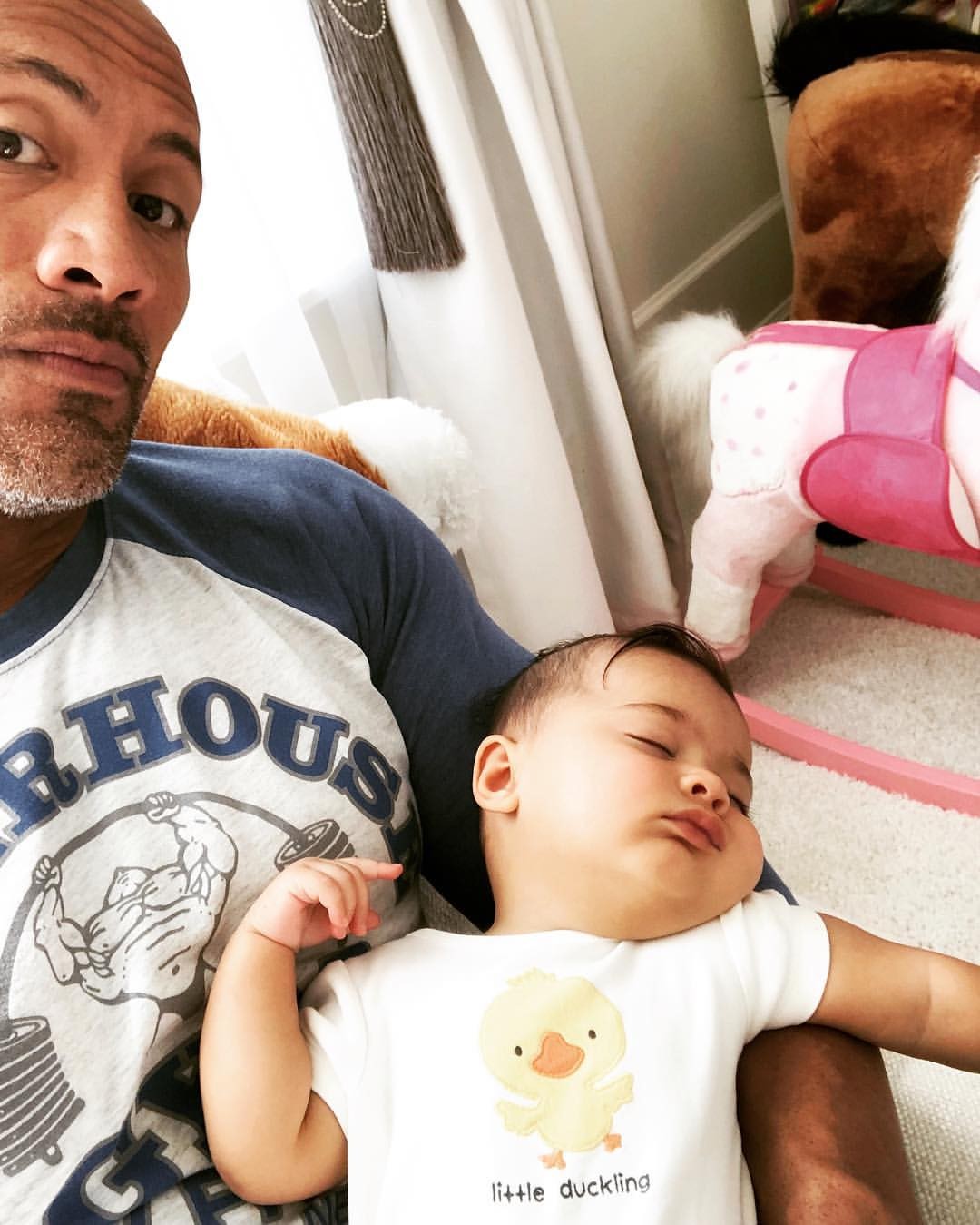 Nasce a terceira filha de Dwayne Johnson, o The Rock: Orgulhoso por trazer  outra garota forte neste mundo - Estrelando