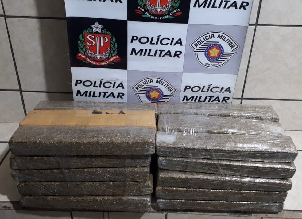 Droga foi apreendida durante abordagem policial em Presidente Venceslau — Foto: Polícia Militar