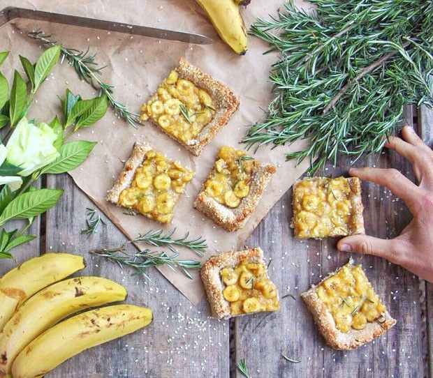 Bolo de banana com crocante de caramelo: receita de dar água na boca - Casa  Vogue