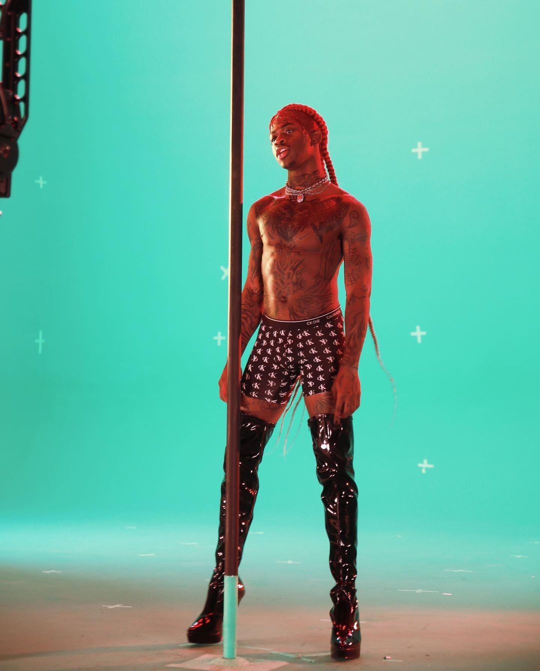 Lil Nas X lança clipe de “Montero (Call Me By Your Name)” pelado e com pole dance (Foto: Reprodução/Instagram)