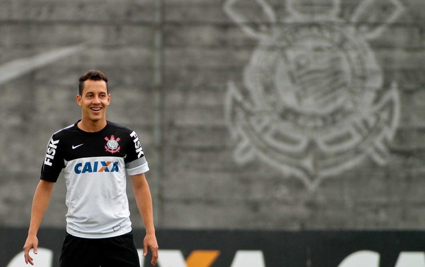 Ídolo no Corinthians, Rodriguinho volta aos gramados, agora em um novo  clube