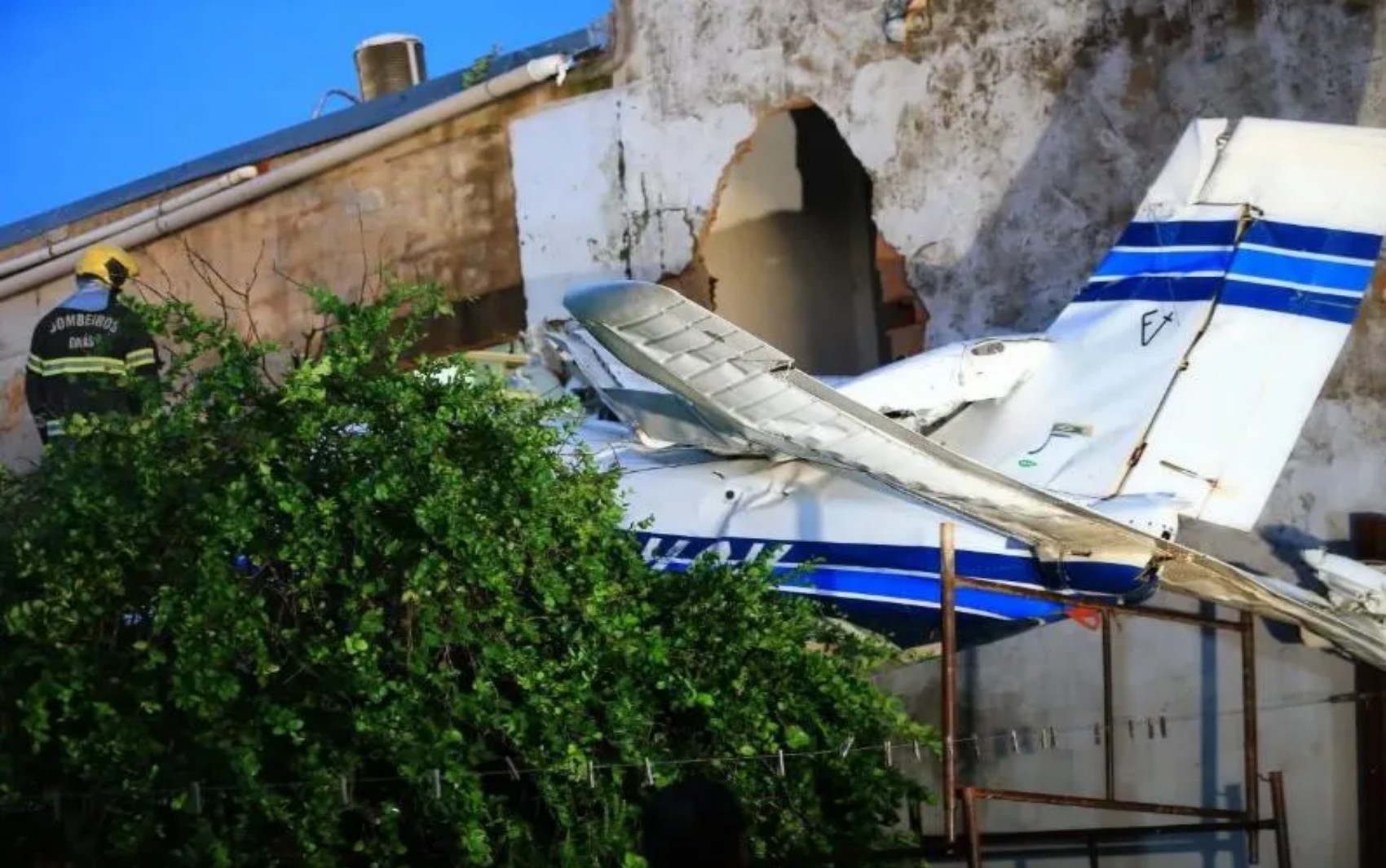Avião que caiu em Goiânia não tinha autorização para táxi aéreo, diz Anac