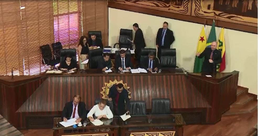 Após pressão de sindicalistas, Aleac suspende votação da proposta de reforma da Previdência estadual — Foto: Reprodução Rede Amazônica