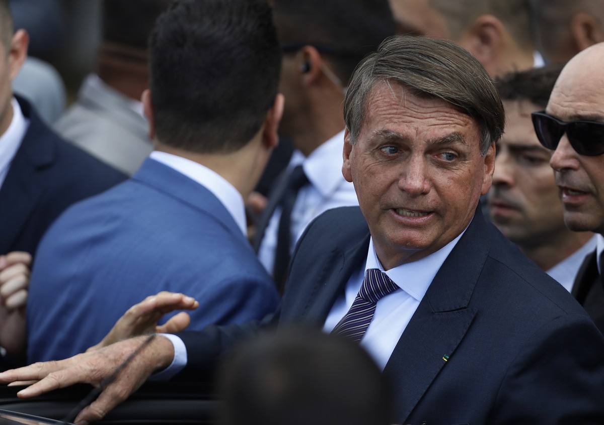 Bolsonaro avalia aumentar vale-alimenta&ccedil;&atilde;o no lugar de reajuste de 5% para servidores