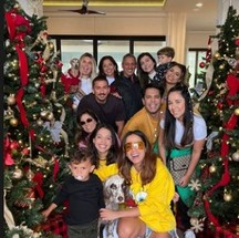 Anitta montou duas árvores de Natal gigantes em casa na Flórida, onde passa o feriado com a família — Foto: Reprodução/Instagram