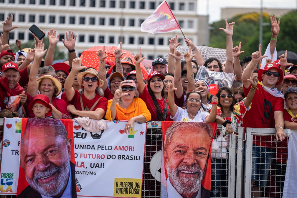 Público chega para posse de Lula, em Brasília, neste domingo (1º) — Foto: Fábio Tito/g1