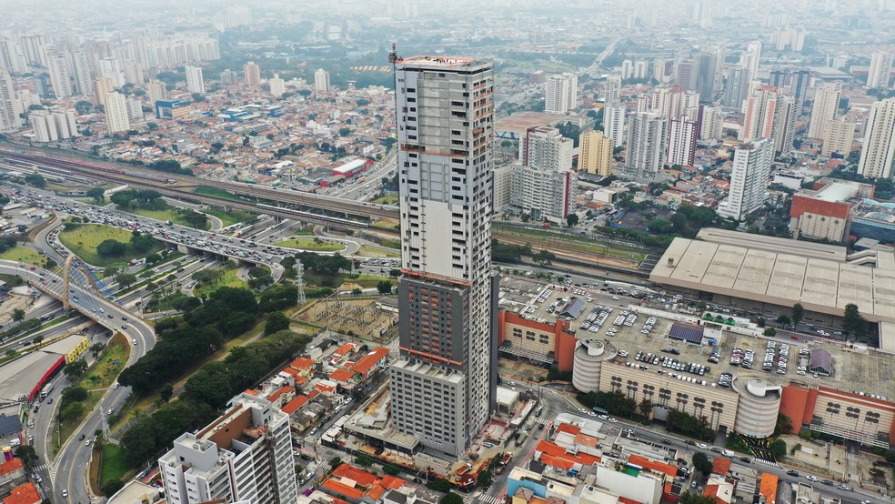 Prédio mais alto de São Paulo tem 172 metros e é o primeiro a carregar o título e não estar localizado na região central. Edifício fica no Tatuapé, na Zona Leste da cidade. — Foto: Giaccomo Vocio/G1