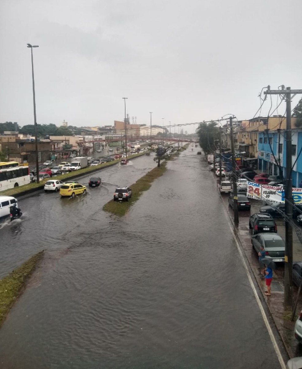 Chuva forte provoca alagamentos em Guadalupe, Zona Norte  â?? Foto: ReproduÃ§Ã£o/Centro de OperaÃ§Ãµes