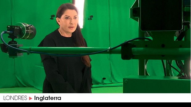 Além do Vale - The Life é uma obra inédita de Marina Abramovic; resultado da combinação de arte com tecnologia, foi produzida pelo estúdio Tin Drum, com 32 câmeras ligadas a um sofisticado sistema algorítmico, dentro de uma tenda de fundo verde (Foto: Divulgação)