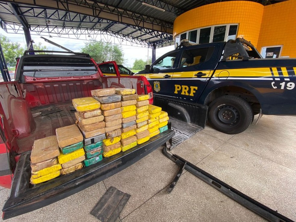 PRF encontra 61 kg de pasta base de cocaína escondidos dentro de caminhonete no Piauí — Foto: Divulgação /PRF-PI
