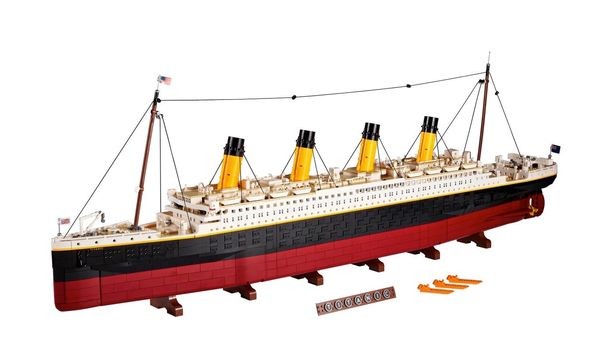 O menino almeja o Lego oficial do Titanic que possui mais de 9 mil peças (Foto: Reprodução/Mirror)