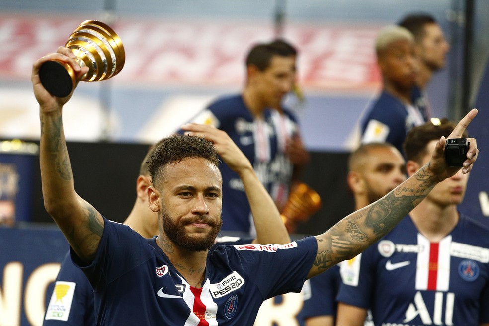 Três anos após chegar ao PSG, Neymar afirma viver seu melhor momento: 