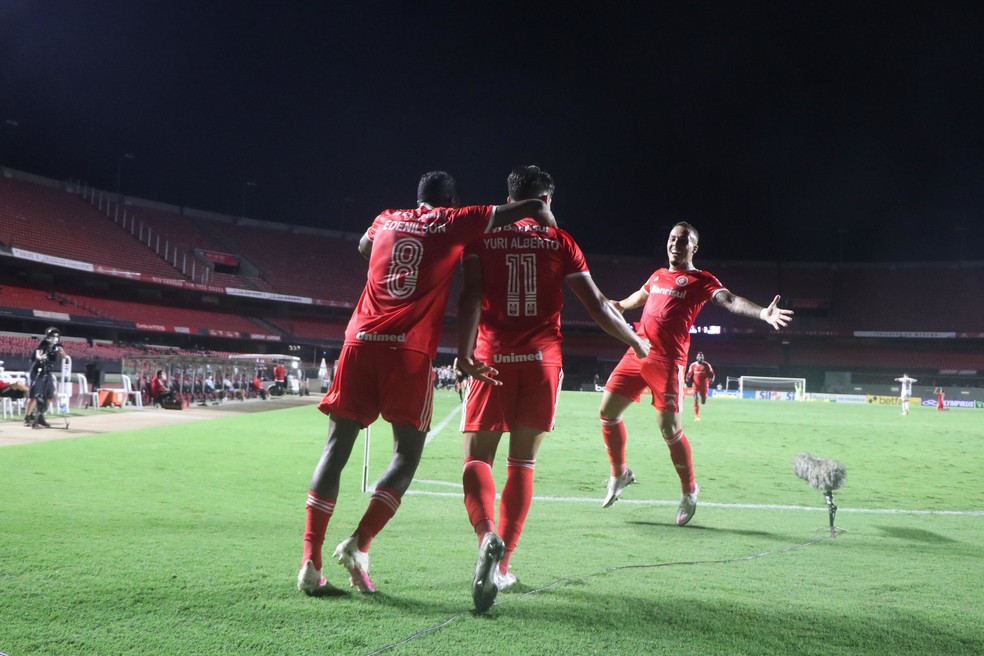 Jogadores do Internacional comemoram um dos gols contra o São Paulo, em partida válida pelo Brasileirão, nesta quarta-feira (20) — Foto: Ricardo Duarte