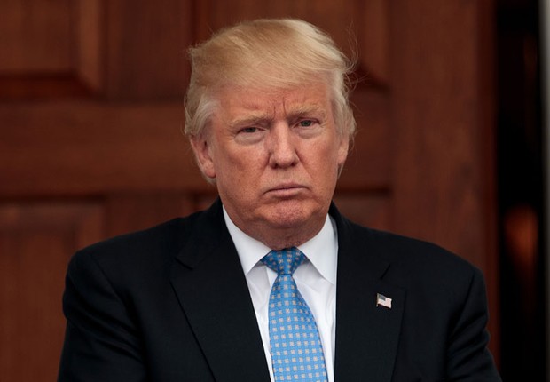 O presidente eleito dos Estados Unidos, Donald Trump, diante de sua casa em Nova York (Foto: Drew Angerer/Getty Images)
