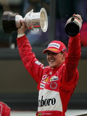 A consagração definitiva de Michael Schumacher veio em 2004, com o sétimo título e o recorde absoluto na F-1 (Foto: Getty Images)