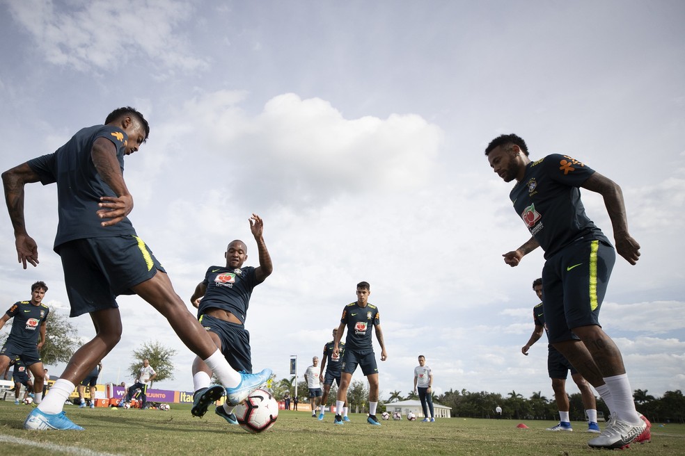 Bruno Henrique, Samir e Neymar no treino da seleção brasileira — Foto: Lucas Figueiredo/CBF