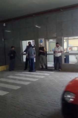 Banco foi invadido pela manhã no prédio da Secretaria de Segurança do RS (Foto: Zete Padilha/RBS TV)