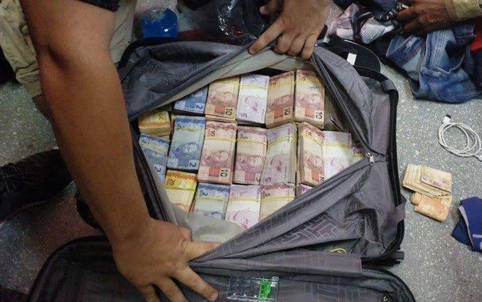 Polícia Civil do Distrito Federal apreende dinheiro durante operação  — Foto: PCDF/Divulgação