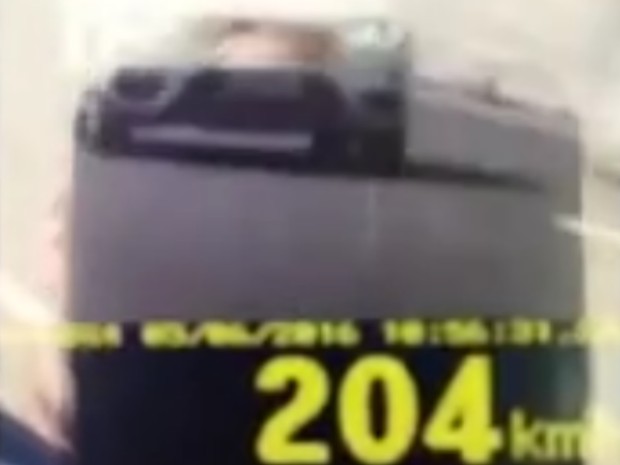 Carro de luxo é flagrado a 195 km/h em rodovia de Goiás; vídeo