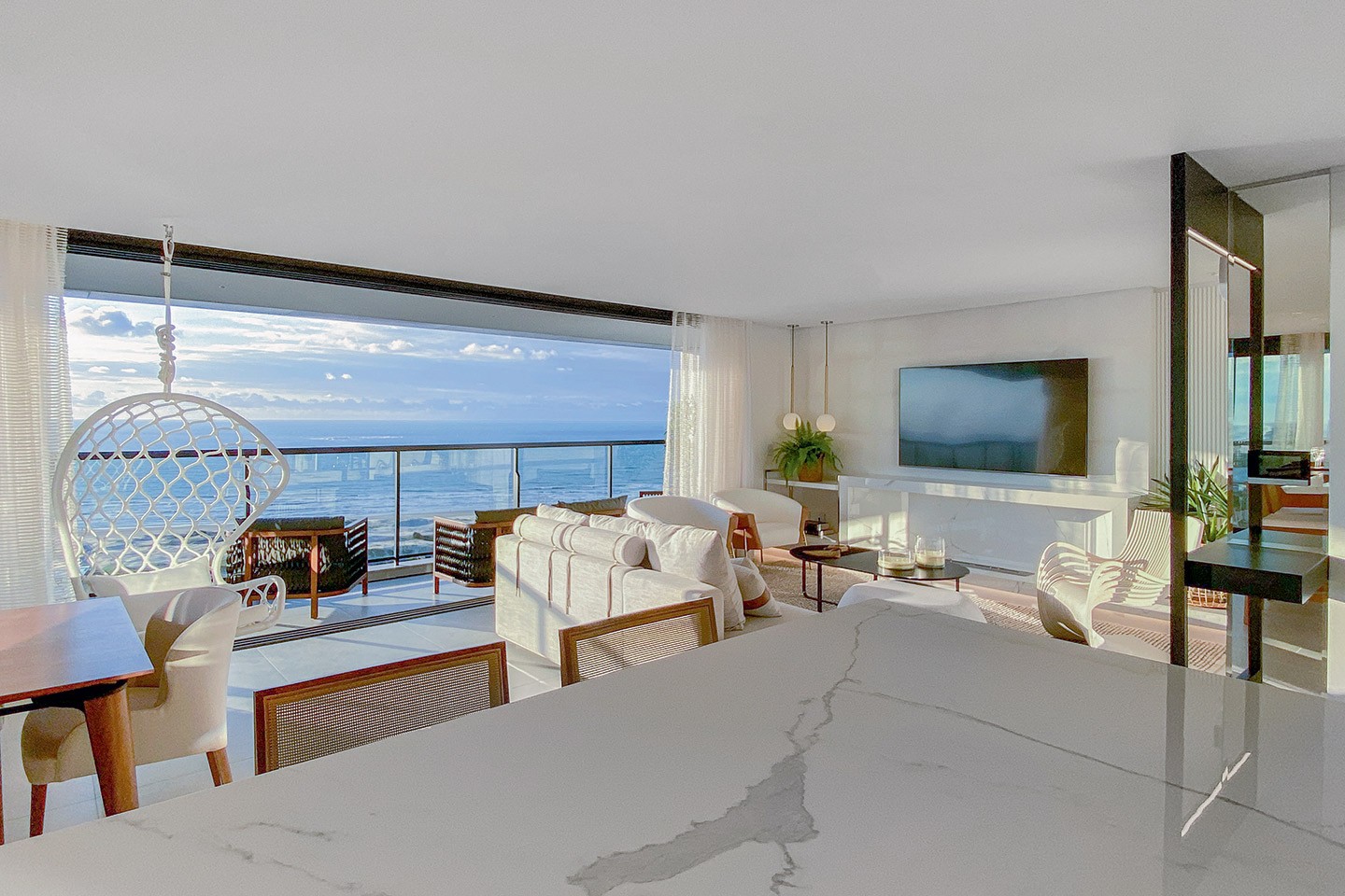 Apartamento de 220 m² tem clima praiano e vista privilegiada (Foto: Harleyson Almeida/divulgação)