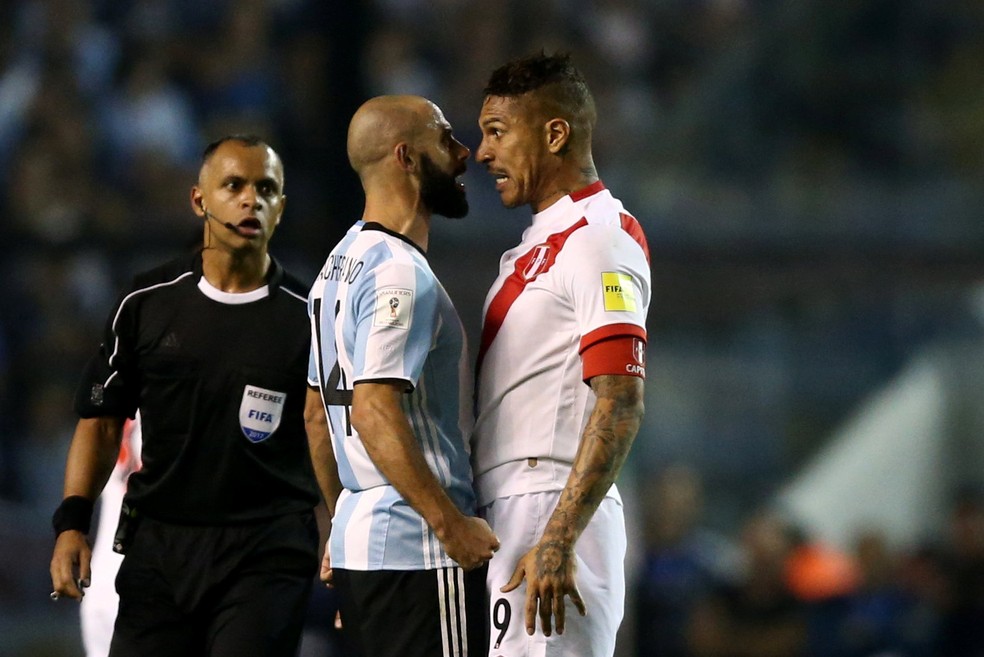 Guerrero durante o Argentina x Peru: atacante testou positivo no exame antidoping após a partida (Foto: Reuters)