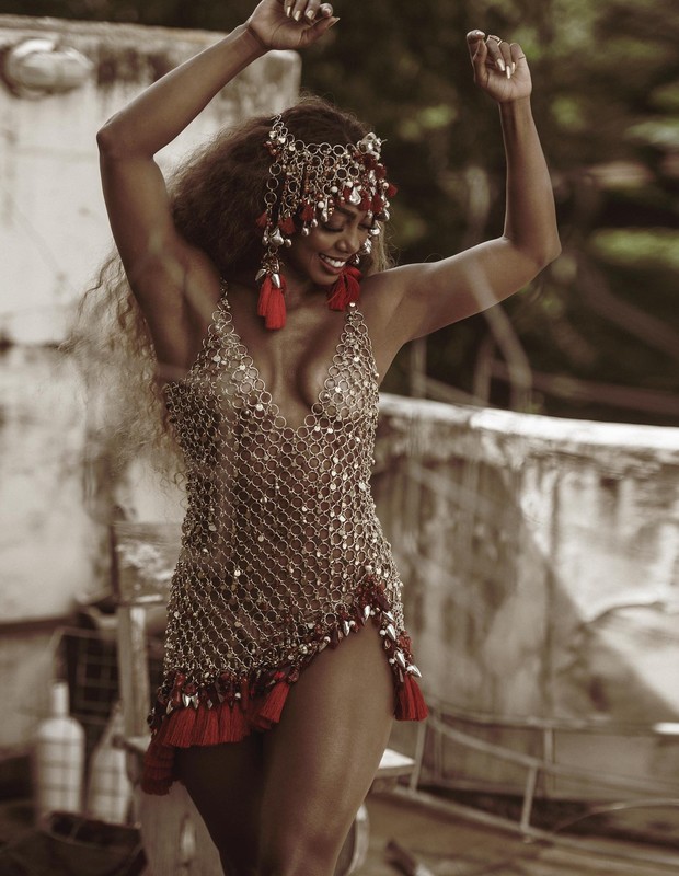 Dandara Mariana, musa do Salgueiro, pronta para ensaio de Carnaval  (Foto: Reprodução/Instagram)