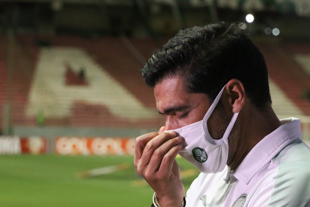 Abel Ferreira antes da partida entre Palmeiras e América-MG — Foto: Fernando Moreno/AGIF
