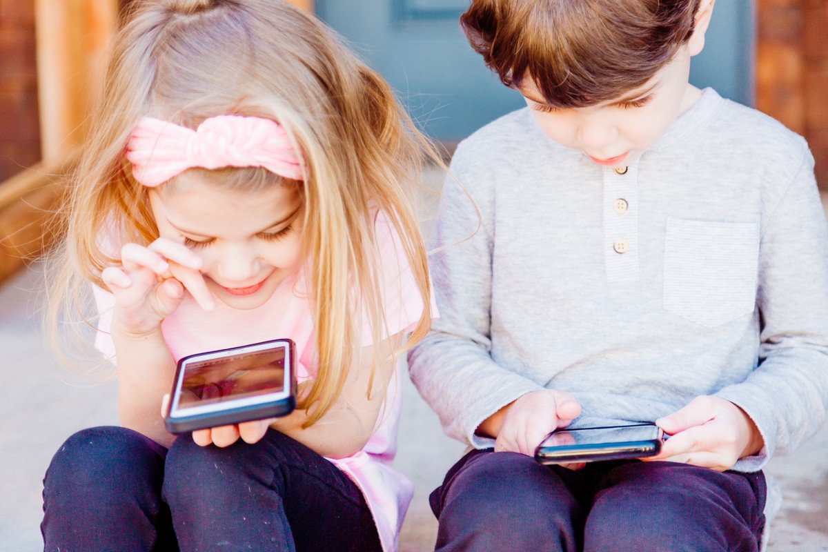 Cinco formas de manter crianças e adolescentes seguros na Internet