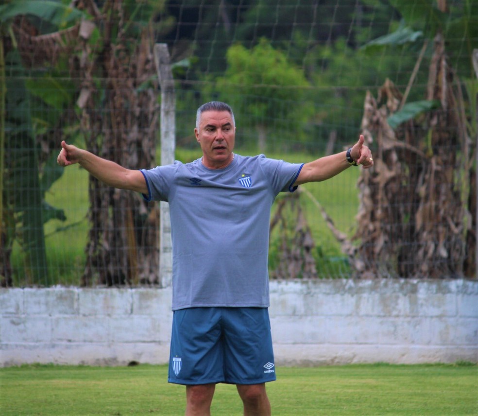 Augusto Inácio é o treinador português do Avaí — Foto: Leandro Boeira / Avaí FC