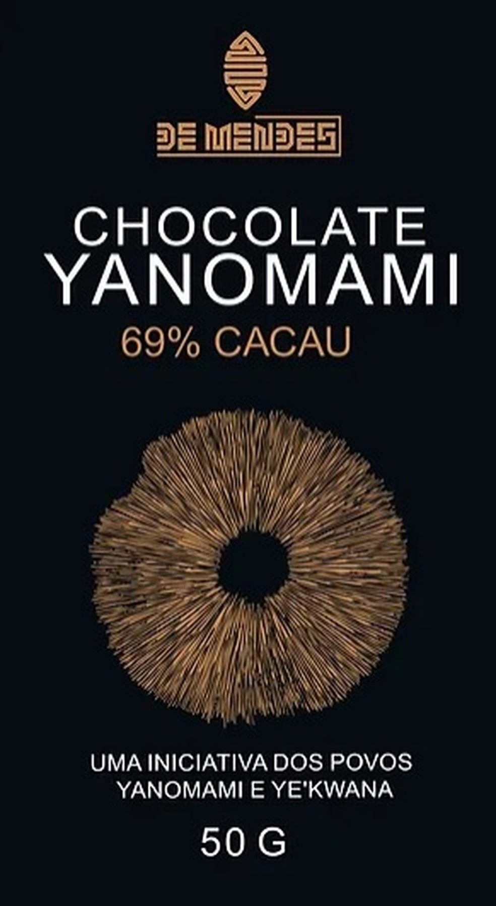Barra de chocolate produzida com cacau nativo plantado e colhido pelo povo Yanomami — Foto: Divulgação