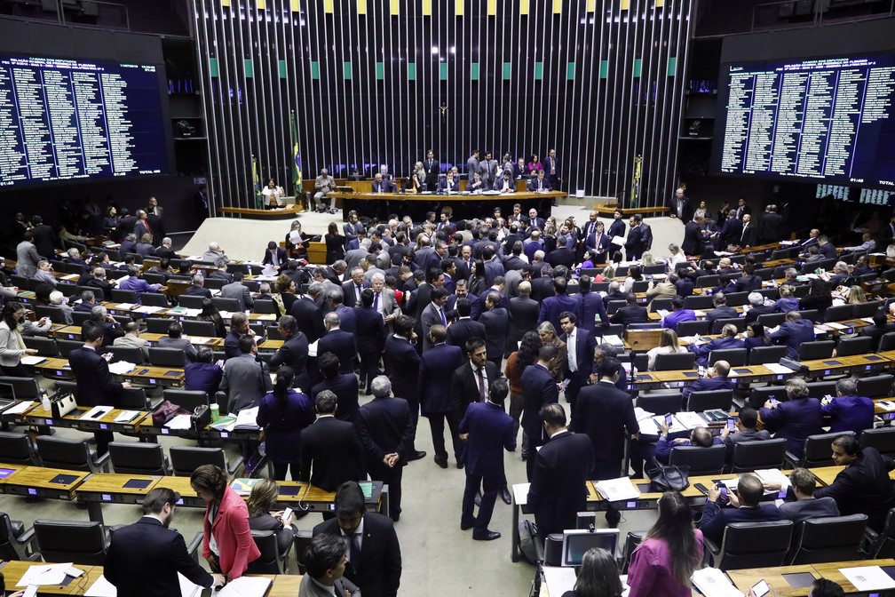 Deputados avançaram na madrugada desta sexta (12) para tentar concluir análise de destaques e emendas apresentadas ao texto-base da PEC da Previdência — Foto: Luis Macedo, Câmara dos Deputados