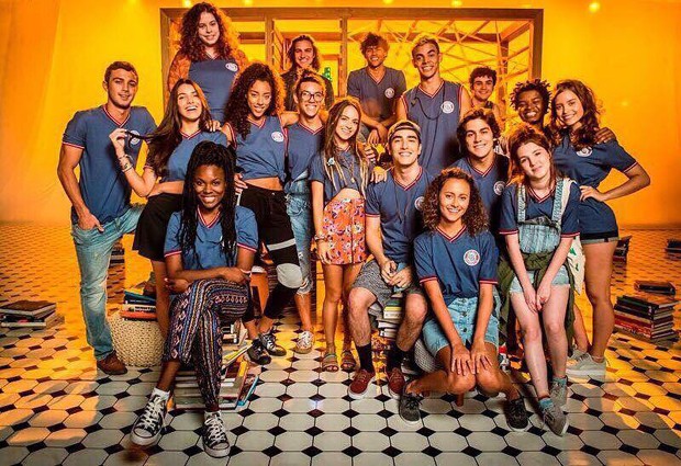 Alice Milagres com o elenco da nova Malhação (Foto: Reprodução/Facebook) Alice Milagres com o elenco da nova Malhação (Foto: Reprodução/Facebook)