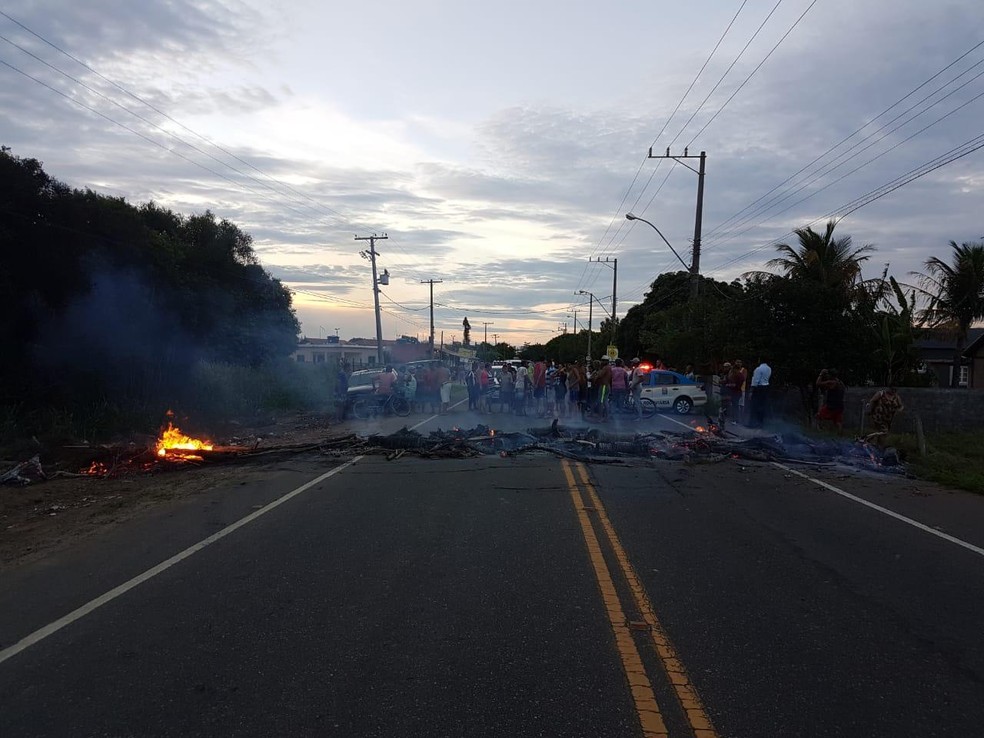 Moradores reivindicam reinstalaÃ§Ã£o de radares eletrÃ´nicos na RJ-216, em Campos, no RJ â€” Foto: DivulgaÃ§Ã£o/BPRv