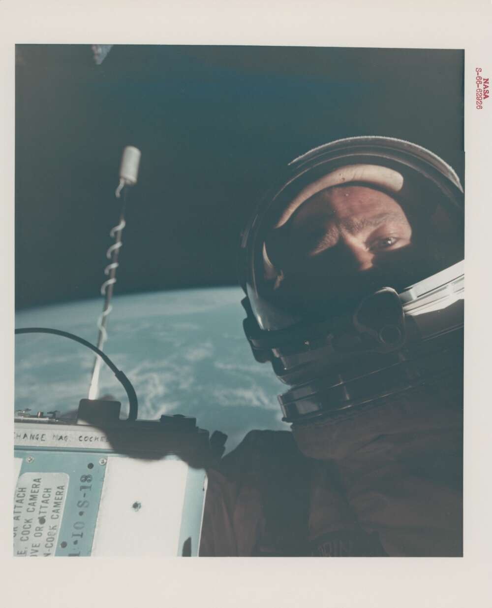 Primeiro autorretrato no espaço  (Foto: BuzzAldrin/Christies)