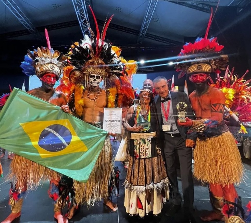 Grupo Flor ribeirinha ganhou trofu em festival na europa  Foto: Reproduo